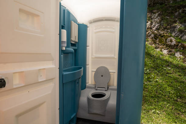 Best Luxury portable toilet rental  in Maple Bluff, WI